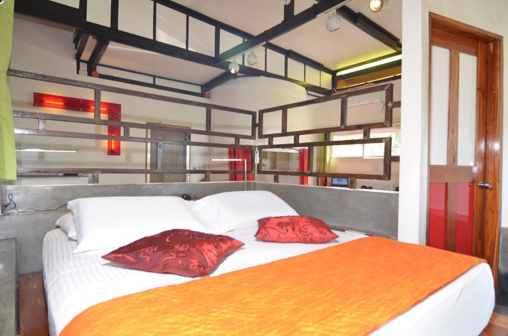 Somewhere Else Boutique Resort Мамбахао Номер фото